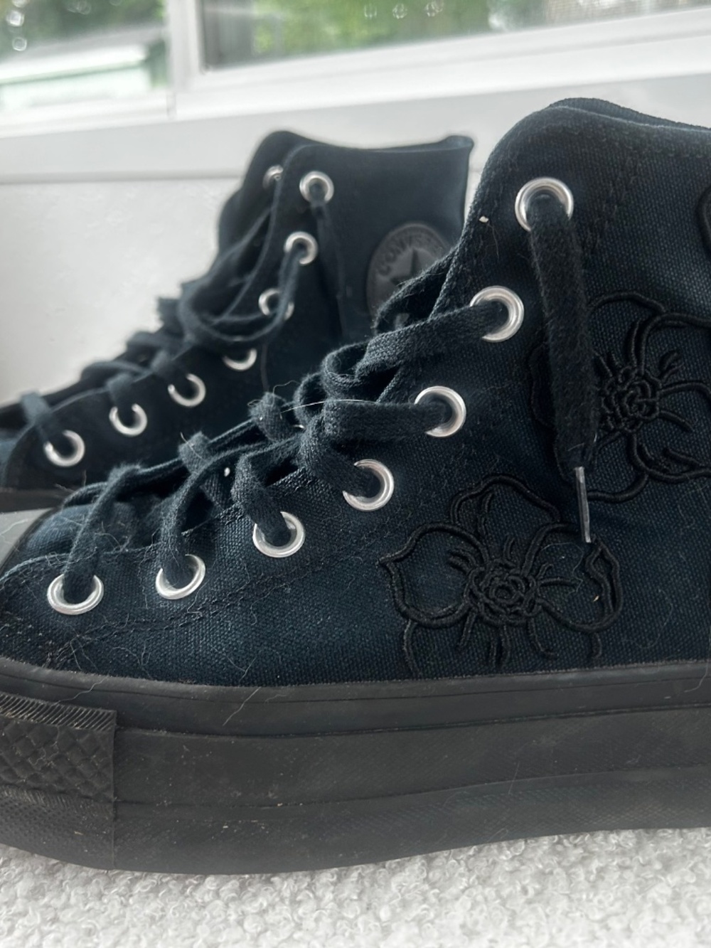 Women’s Converse - Picture 3 of 4